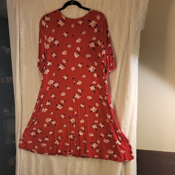 Old Navy Red Floral Midi Dress - Picture 8 of 9